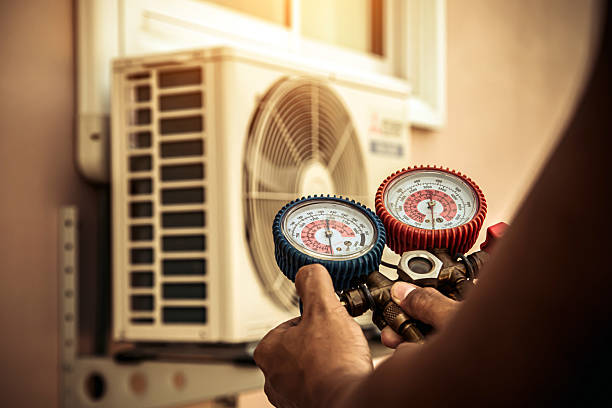Professional Hvac technician working in Heyworth, IL
